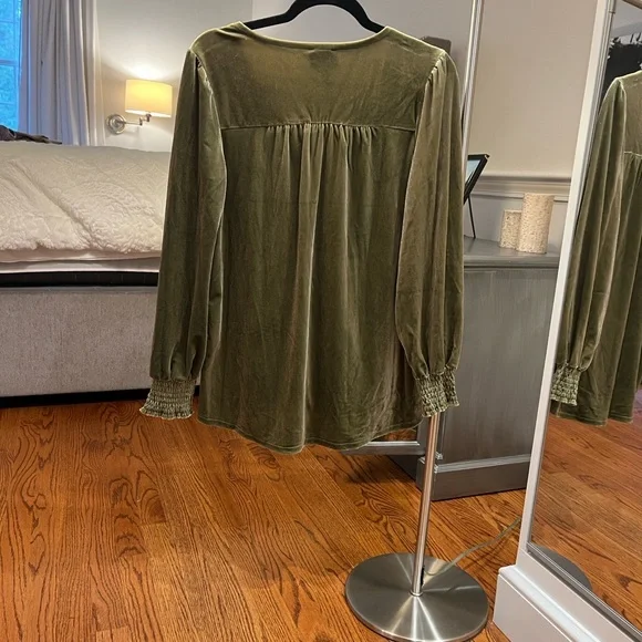 Wonderly Green Velvet Top - Picture 2 of 7